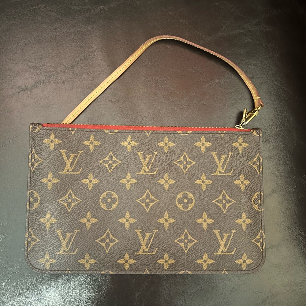 Louis Vuitton Brown and Tan Monogram Wristlet ❤️